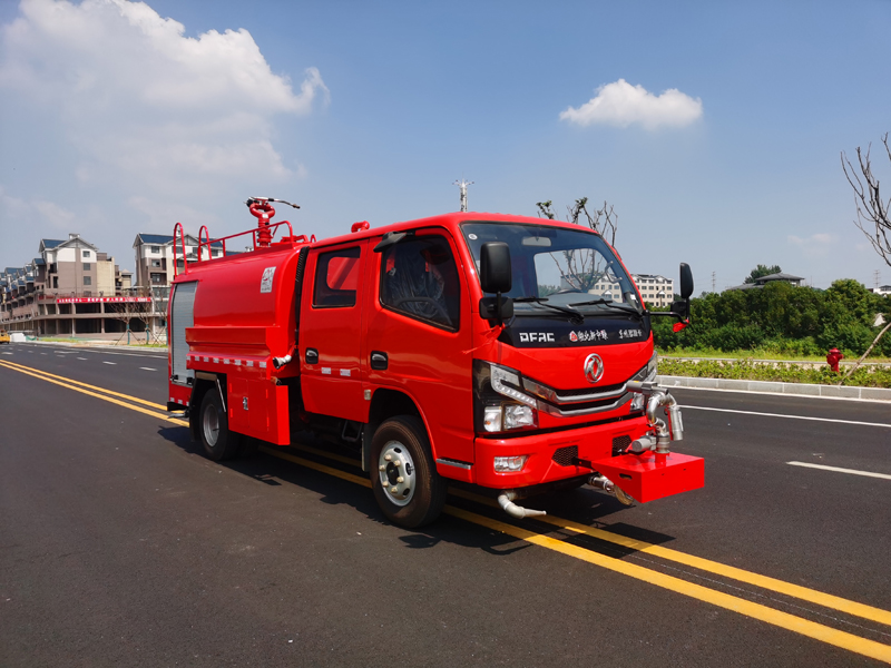 東風(fēng)多利卡4.5噸消防灑水車(chē)