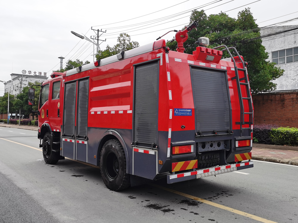 東風5噸四驅(qū)水罐消防車