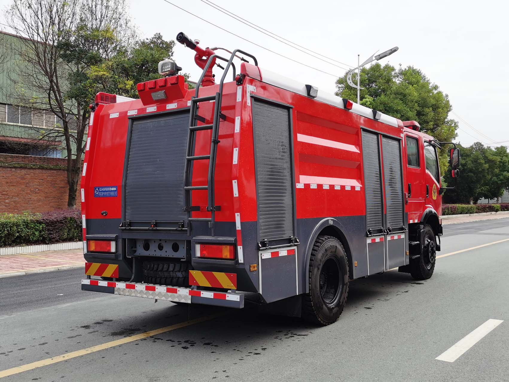 東風5噸四驅(qū)水罐消防車