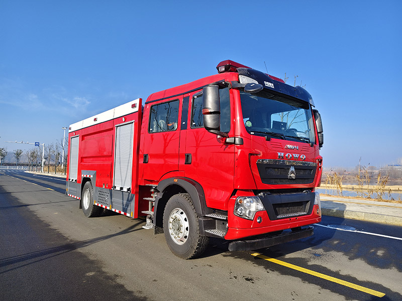 重汽豪沃8m3泡沫消防車(chē)