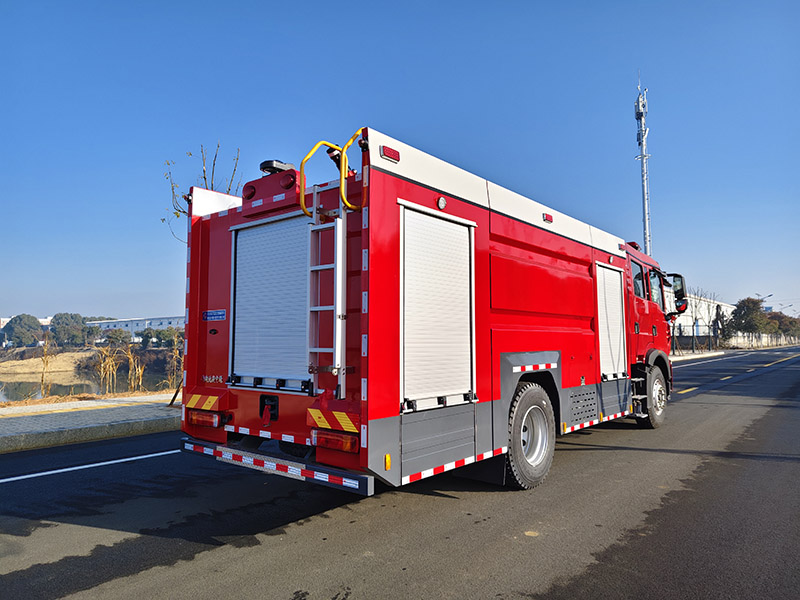 重汽豪沃8m3泡沫消防車(chē)